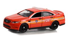 GREEN67040-C - Véhicule sous blister de la série FIRST RESPONDERS - FORD police Interceptor sedan 2016 Pompiers de New York