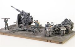 FOV801008A - Véhicule de remorquage avec canon de l'armée Allemande Stalingrad URSS 1943 - KRUPP FLAK 36 avec FLAK ROHR 36 et SD.202