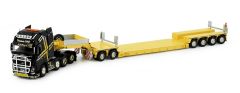 TEK82626 - Camion avec porte engins surbaissé du transporteur SARHY - VOLVO Globetrotter XL 8x4