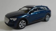 MNC870018222 - Voiture de 2020 couleur bleu foncé - AUDI E-tron