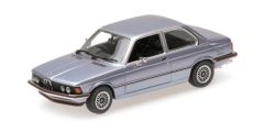 MNC870020000 - Voiture de 1975 couleur bleu clair - BMW 323i