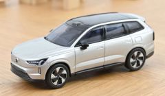 NOREV870081 - Voiture de 2024 couleur argent - VOLVO EX90