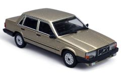 MNC870171700 - Voiture de 1986 couleur doré - VOLVO 740 GL