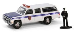 GREEN97160-D - Voiture sous blister de la série THE HOBBY SHOP - GMC Suburban 2500 1985 Police avec figurine