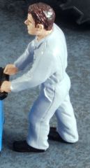 ADF32101 - Personnage mécanicien en blouse grise