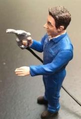 ADF32123 - Mécanicien avec pistolet à carburant