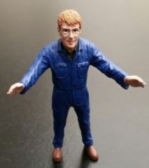 ADF32131 - Personnage qui tient une roue