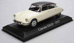 AKI0017 - Voiture berline CITROEN DS19 de 1957 de couleur blanche