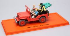 AKI0121 - Voiture de la BD TINTIN au Pays de L'or noir JEEP Willys de 1943 avec personnages