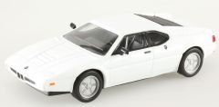 AKI0240 - Voiture sportive BMW M1vendue en blister