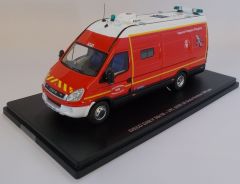 ALERTE0090 - Véhicule de pompier du département d' Indre IVECO Daily de 2006 VPL SDIS 36 édité à 300 pièces modèle en résine