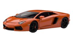 AUT54647 - Voiture de sport - Lamborghini Aventador LP700-4 de couleur Orange métallique