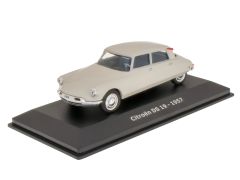 Voiture de 1957 couleur blanche – CITROEN DS 19