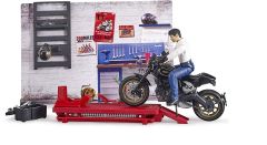 BRU62101 - Set de mécanicien comprenant: une figurine, une moto et des accessoires