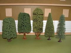 BT2065 - Set de 5 arbres pour diorama à l'échelle 1/32