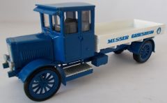 CON1032 - Camion de type ancien porteur plateau MAN KVB Messer Griesheim