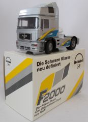 CON6100 - Camion 4x2 MAN F2000 gris