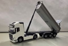 EMEK22351 - Camion blanc avec benne 3 essieux – VOLVO FH16 4x2