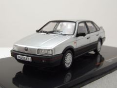 IXOCLC517N.22 - Voiture de 1988 couleur grise – VW Passat GT
