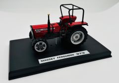 CW0295 - Tracteur avec 4 roues motrices - MASSEY FERGUSON 373