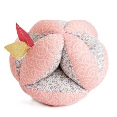 DC3503ROSE - Balles sensorielles de la gamme LAPIN DE SUCRE avec hochet de couleur rose