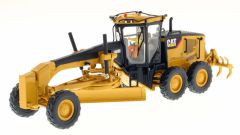 CATERPILLAR 140M accompagnée d'une figurine et d'une boite en métal