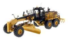 CATERPILLAR 18M3 avec ripper accompagné d'une figurine et d'une boite en métal