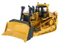 DCM85532 - CATERPILLAR D10 T2 accompagné d'une figurine et d'une boite en métal