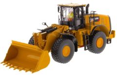 DCM85543 - CATERPILLAR 980M sur pneus accompagné d'une figurine et d'une boite en métal