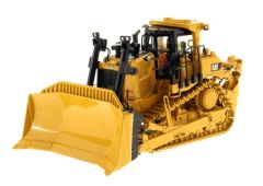 DCM85944 - CATERPILLAR D9T équipé du ripper accompagné d'une figurine et d'une boite en métal