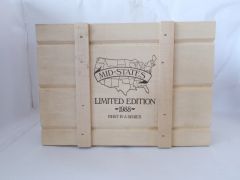 ERTL1988BOIS - Boite en bois prestige. un CASE 600 1952. un FARMALL 350 1957. un CHEVY Truck 1390. un FORD 8N 1974