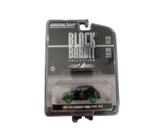 GREEN28110-DVERT - Voiture avec jantes vertes sous blister de la série BLACK BANDIT – DATSUN 510 avec porte-skis 1971