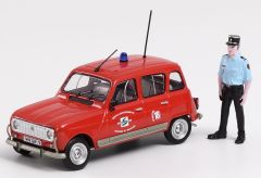 ELI101603 - Voiture de pompier Renault 4L brigade des Deux Sevres SDIS 79 avec pompier