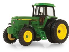 ERT45334 - Tracteur roues jumelées John Deere 4960