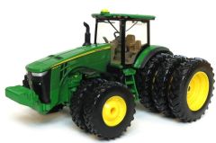 ERT45568 - Tracteur JOHN DEERE 8400R roues arrières triplées et roues jumelées avant