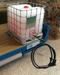 FB065ROUGE - Cuve IBC Diesel en miniature Dimensions: 4 x 4 x 3.5 cm