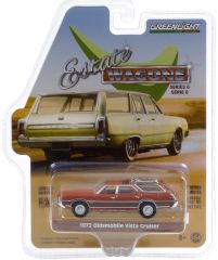 GREEN36010-C - Voiture break américaine OLDSMOBILE Vista Cruiser de 1972 de couleur marron vendue en blister