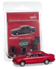HER012201-004 - Voiture limousine BMW 5 couleur rouge à monter