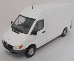 HOL1094 - Véhicule utilitaire MERCEDES Sprinter de couleur blanc