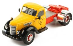 IXOTR020 - Camion 4x2 solo INTERNATIONAL HARVESTER KB 7 de 1948 de couleur jaune chassis rouge