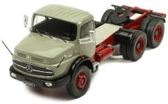 IXOTR056 - Camion solo MERCEDES LK 2624 de 1979 de couleur gris