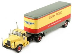 IXOTTR005 - Camion américain 4x2 MACK B61 avec remorque fourgon 1 essieu aux couleurs de l'Union Pacific