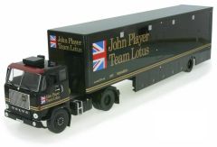 IXOTTR017 - Camion 4x2 VOLVO F88 avec semi fourgon 1 essieu aux couleurs John Players Team Lotus