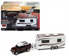 JLBT017A-A - Voiture avec caravane sous blister de la série TOW & GO - TOYOTA FJ Cruiser 2010