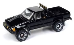 JLPC014-E - Voiture sous blister de la série POP CULTURE - MYSTERY MATINEE - TOYOTA SR5 Pick-Up 1985