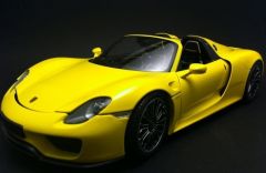 MNC110062434 - Voiture cabriolet sportive PORSCHE 918 Spyder de  2013 couleur jaune