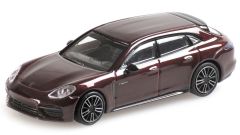 MNC870067114 - Voiture berline sportive PORSCHE Panamera Turbo S Sport Turismo version E-Hybrid de 2017 de couleur bordeau