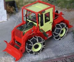 Tracteur en résine avec équipement forestier et chaînes - MB Trac 1100
