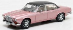 MTX40402-011 - Voiture berline DAIMLER Double Six Vanden Plas S1 de 1973 couleur rose