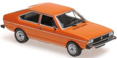 MXC940054201 - Voiture berline VOLKSWAGEN Passat de 1975 de couleur orange